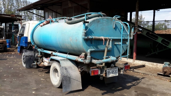 หกล้อ อีชูซุ 110 ฝาดำ ซีต้า บรรทุกน้ำ1,700ลิต รถใช้งานประจำ ทะเบียนพร้อม