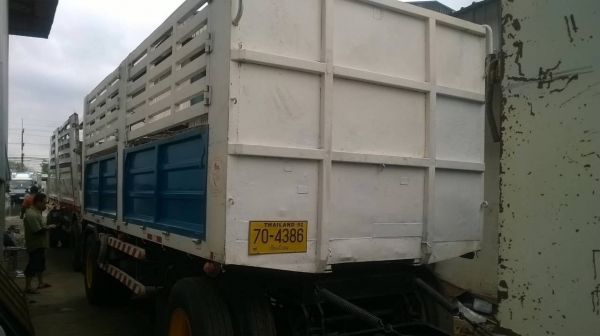 ขายรถพ่วง แม่ลูกไม่ดั้ม ISUZU DECA 270 เครื่องส้ม ปี 45 เกียร์เดิม ZF คัสซีสวยตลอดเส้น ยางเต็ม แอร์เย็น ทะเบียนพร้อมโอนครับ