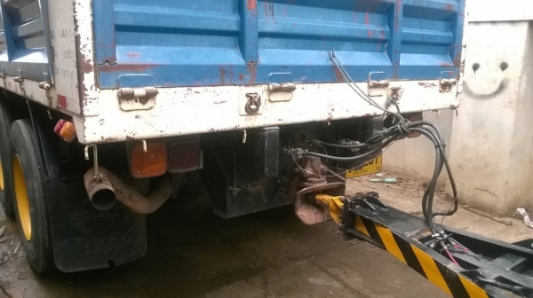 ขายรถพ่วง แม่ลูกไม่ดั้ม ISUZU DECA 270 เครื่องส้ม ปี 45 เกียร์เดิม ZF คัสซีสวยตลอดเส้น ยางเต็ม แอร์เย็น ทะเบียนพร้อมโอนครับ