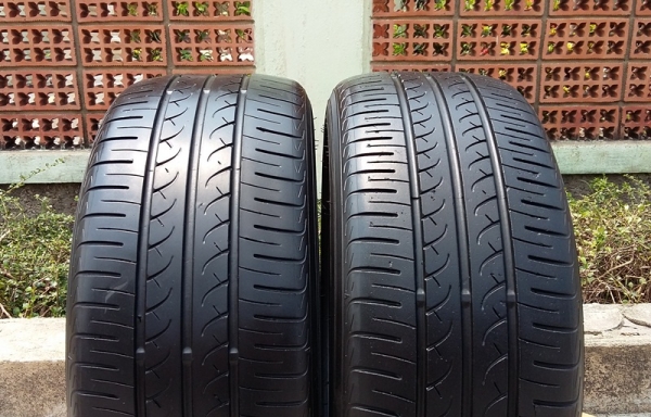 ยาง,195-50-15 Yokohama BluEarth ดอกหนาปี13 หนึ่งคู่ 2,000