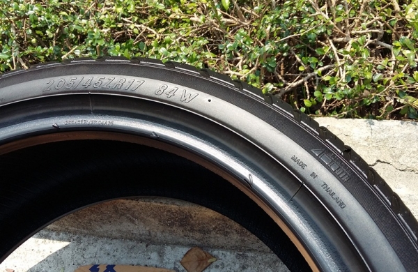 ยาง,205-45-17 MAXXIS MA-V1 ดอกหนาปี13แก่ๆหนึ่งคู่ 2,200 ยาง,205-45-17 MAXXIS MA-V1 ดอกหนาปี13แก่ๆหนึ่งคู่ 2,200