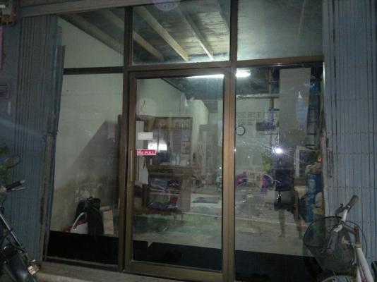 โคราช ขายกระจกแต่งหน้าร้าน ลดเหลือ 4000
