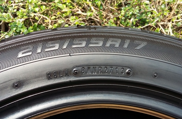 ยาง,215-55-17 DUNLOP LM-704 ดอกหนากลางปี13หนึ่งคู่ 3,500 ยาง,215-55-17 DUNLOP LM-704 ดอกหนากลางปี13หนึ่งคู่ 3,500