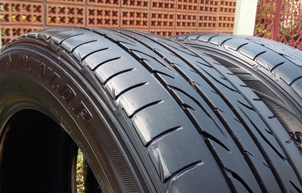 ยาง,215-55-17 DUNLOP LM-704 ดอกหนากลางปี13หนึ่งคู่ 3,500 ยาง,215-55-17 DUNLOP LM-704 ดอกหนากลางปี13หนึ่งคู่ 3,500