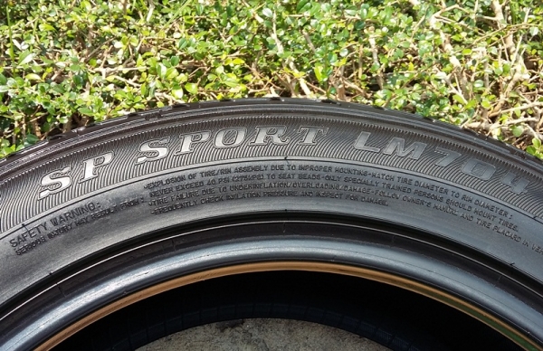 ยาง,215-55-17 DUNLOP LM-704 ดอกหนากลางปี13หนึ่งคู่ 3,500 ยาง,215-55-17 DUNLOP LM-704 ดอกหนากลางปี13หนึ่งคู่ 3,500