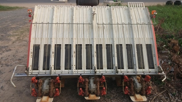 ขายรถดำนา kubota  6 แถว รุ่น spa 65