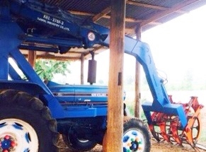 ขายด่วน เครื่องคีบอ้อย KMT รุ่น K81-370 แบบคานเดี่ยว สภาพดีมากเหมือนของใหม่ใช้งานน้อยครับ ตักได้ประมาณ 500 กก. แขนยกได้สูง 5.5 เมตรเลยครับ ราคาต่อรองได้ครับ