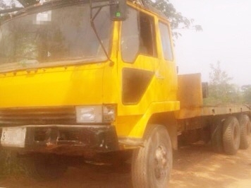 NISSAN DIESEL 185 HP PD6 สิบล้อ 2 เพลา เทรลเลอร์ท้ายลาดขึ้นรถแบ็คโฮร PC 200 สภาพดีพร้อมใช้งานได้เลยครับ เครื่องยนต์ 185 แรงเครื่องแรงดีกำลังดีสุดๆครับไม่มีเยิ้ม วางหัวเก๋งมิตซูบิชิ FUSO อย่างสวยยังไม่แจ้งลงเล่มนะครับภายในคอนโซลสวยครบ พวงมาลัยธรรมดา ช่วงล่