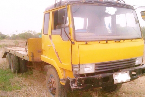 NISSAN DIESEL 185 HP PD6 สิบล้อ 2 เพลา เทรลเลอร์ท้ายลาดขึ้นรถแบ็คโฮร PC 200 สภาพดีพร้อมใช้งานได้เลยครับ เครื่องยนต์ 185 แรงเครื่องแรงดีกำลังดีสุดๆครับไม่มีเยิ้ม วางหัวเก๋งมิตซูบิชิ FUSO อย่างสวยยังไม่แจ้งลงเล่มนะครับภายในคอนโซลสวยครบ พวงมาลัยธรรมดา ช่วงล่