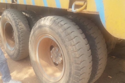 NISSAN DIESEL 185 HP PD6 สิบล้อ 2 เพลา เทรลเลอร์ท้ายลาดขึ้นรถแบ็คโฮร PC 200 สภาพดีพร้อมใช้งานได้เลยครับ เครื่องยนต์ 185 แรงเครื่องแรงดีกำลังดีสุดๆครับไม่มีเยิ้ม วางหัวเก๋งมิตซูบิชิ FUSO อย่างสวยยังไม่แจ้งลงเล่มนะครับภายในคอนโซลสวยครบ พวงมาลัยธรรมดา ช่วงล่