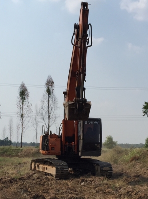 ขายแบ็คโฮ  HITACHI  EX200 รุ่น 5