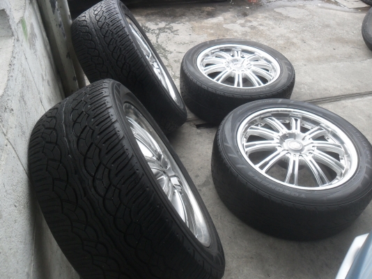 ล้อแม็ก 20นิ้ว6รู พร้อมยาง สวยๆ 4 ล้อ ราคา 9800 บาท