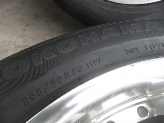 ล้อแม็ก 20นิ้ว6รู พร้อมยาง สวยๆ 4 ล้อ ราคา 9800 บาท