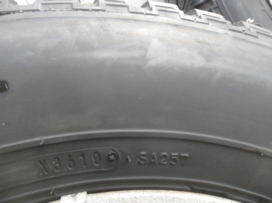 ล้อแม็ก 15นิ้ว 6รู นิสสัน พร้อมยาง สวยๆ 4 ล้อ ราคา 6900 บาท