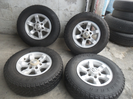 ล้อแม็ก 15นิ้ว 6รู นิสสัน พร้อมยาง สวยๆ 4 ล้อ ราคา 6900 บาท