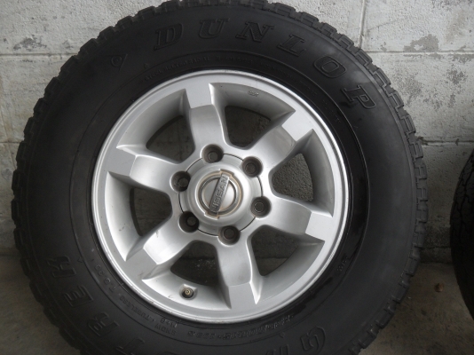 ล้อแม็ก 15นิ้ว 6รู นิสสัน พร้อมยาง สวยๆ 4 ล้อ ราคา 6900 บาท