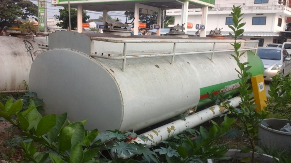 ขายด่วนถังนํ้ามันถอดลงจากรถ6ล้อร็อกกี่บรรจุ7000ลิตรพร้อมชุด