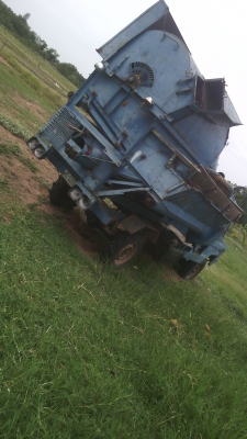 ขายรถนวดข้าวเครื่องโตโยต้า74แรงbu30ตู้นวดไทเส็ง5ฟุต