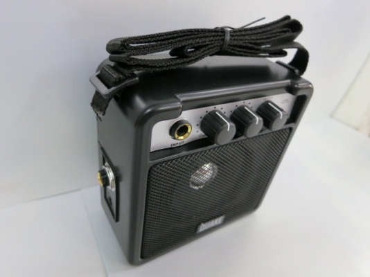 ตู้แอมป์กีต้าร์ QUAKE รุ่น MINI 3 ดอก 3นิ้ว ต่อหม้อแปลงหรือใส่ถ่านได้ ของใหม่