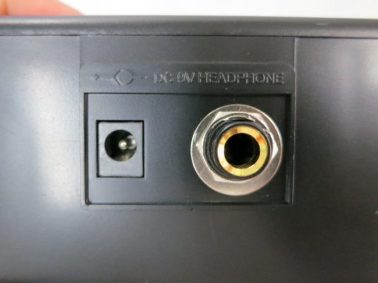 ตู้แอมป์กีต้าร์ QUAKE รุ่น MINI 3 ดอก 3นิ้ว ต่อหม้อแปลงหรือใส่ถ่านได้ ของใหม่