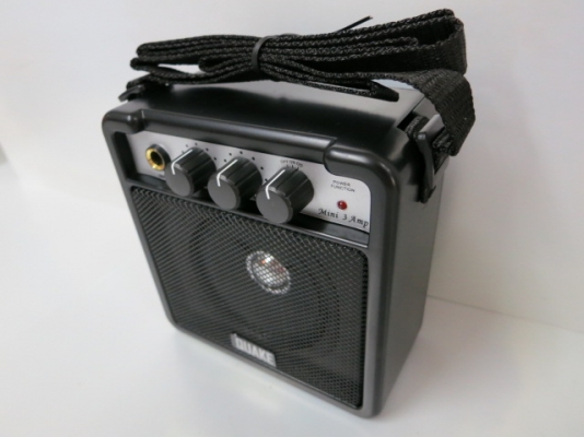 ตู้แอมป์กีต้าร์ QUAKE รุ่น MINI 3 ดอก 3นิ้ว ต่อหม้อแปลงหรือใส่ถ่านได้ ของใหม่