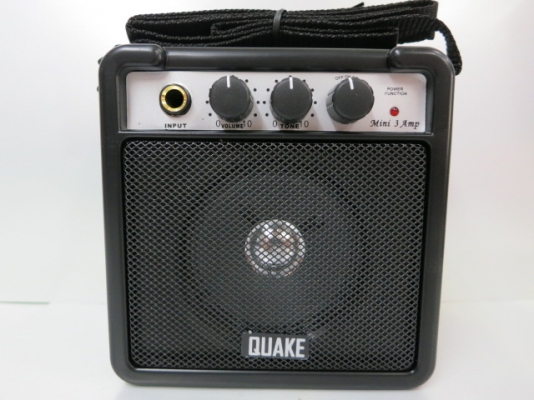 ตู้แอมป์กีต้าร์ QUAKE รุ่น MINI 3 ดอก 3นิ้ว ต่อหม้อแปลงหรือใส่ถ่านได้ ของใหม่