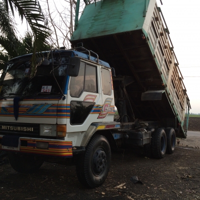 สิบล้อสองเพลาดั้ม