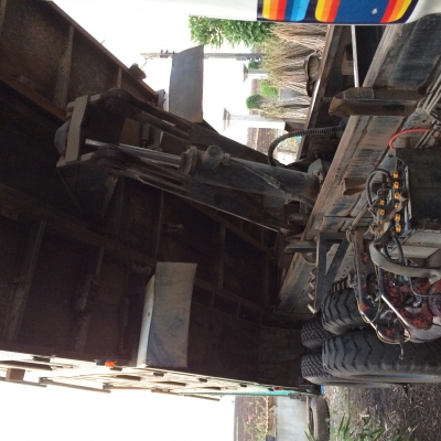 สิบล้อสองเพลาดั้ม