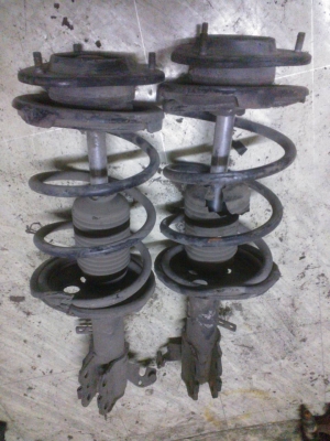 โช๊คคู่หน้า1500บาท ใส่โตโยต้าAE92AE100AE111AE112 สภาพเชียงกง  อยู่ดอนเมืองTEL0890671028 ID Line arnat1028