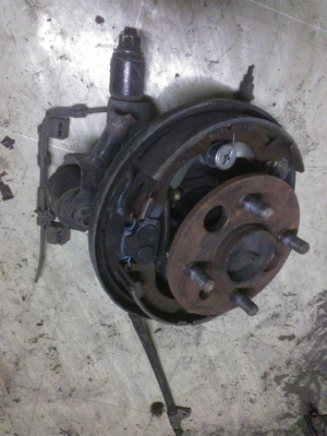 ดุมล้อหลัง ลูกปืนยังดีมากใส่โตโยต้าAE92AE100AE111AE112สภาพเชียงกง1000บาทอยู่ดอนเมืองTEL0890671028 ID Line arnat1028