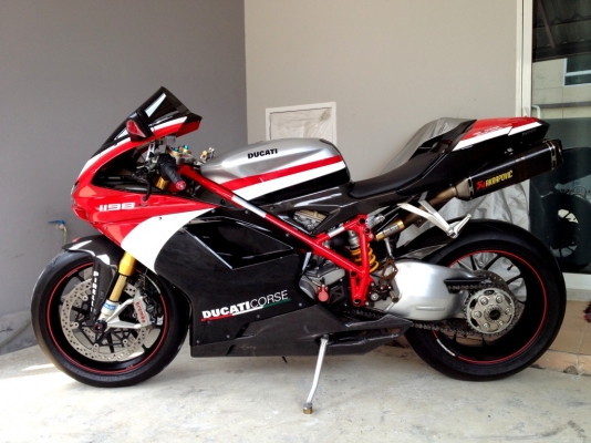 ขาย DUCATI 1098s ปี08 แต่งเพียบ ท่อสูตรAkrapovic แฟริ่ง1198s  ราคา 395000บาท