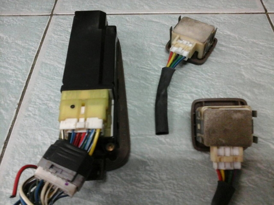 สวิทช์กระจกไฟฟ้า ทั้งชุดใส่โตโยต้าAE92AE100AE111AE112 สภาพเชียงกง 1000บาทอยู่ดอนเมืองTEL0890671028 ID Line arnat1028