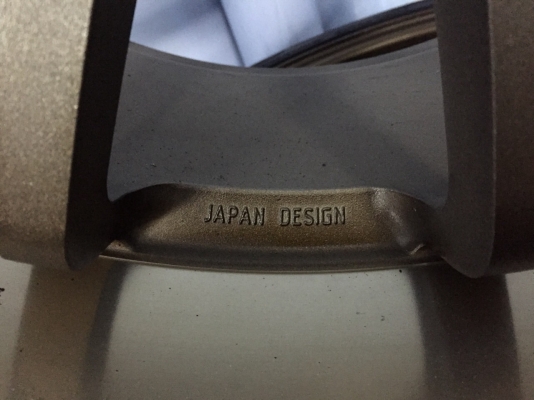 ธารนนทบุรี//ขาย ล้อแม็ค 22 japan 6 รู สภาพสวยๆดอกยางเต็มๆ ราคา 45.000 บาท