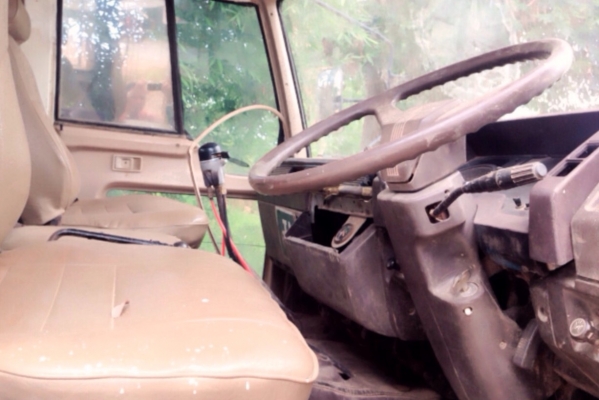 MITSUBISHI FUSO FN527 - 195 HP 6D16 MA 21493 สิบล้อ 2 เพลา 10 SPEED ขายหัวกับคัชซีนะครับ เครื่องยนต์แรงดีกำลังดีมากไม่เยิ้มพร้อมใช้งาน ภายในเก๋งคอนโซลครบพร้อม พวงมาลัยเพาเวอร์ ระบบเบรคทริ๊ปฟี้ ช่วงล่างใหญ่ 2 เพลาเดิมๆสาแหรกตรง คัชซีสวยเดิมไม่มีบวม ยางสภาพ