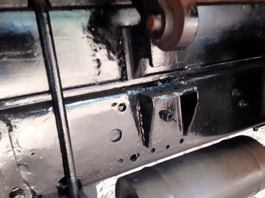 ISUZU NPR 115 HP 4BD1 หกล้อดั๊มพ์ กระบะดั๊มพ์เหล็ก 4 ตันความยาว 3.60 เมตรสภาพสวยพร้อมบรรทุกได้เลยครับ เครื่องแน่นแรงดีไม่มีเยิ้ม ภายในเก๋งคอนโซลสวยครบ พวงมาลัยธรรมดา ช่วงล่างใหญ่คานหน้า F เฟืองท้ายติด F ครบพร้อม คัชซีไม่มีแตกไม่มีบวม ยาง 8.25 ขอบ 16 สภาพด