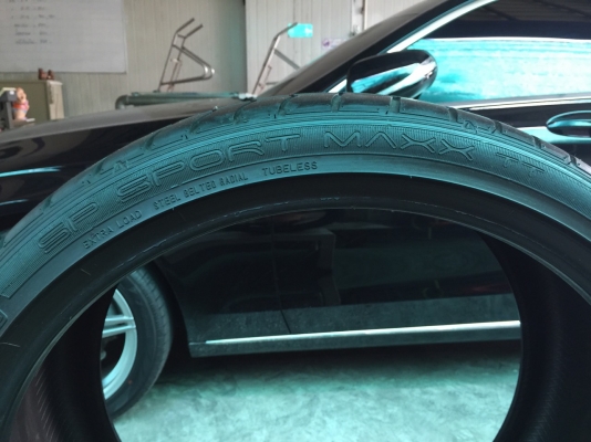 ขายยาง 275/30R20 ปี2013 Dunlop sp sport maxx tt japan  วิ่งน้อยสภาพ80\%UP 2 เส้นครับ ขาย 6,500 บาท สนใจติดต่อ 0898128002 ปราโมทย์ ครับ บางพลี สมุทรปราการ
