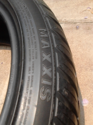 205/45R17  ต่างยี่ห้อ มี 3 เส้น tel.081-427-3941