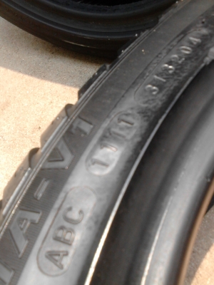 205/45R17  ต่างยี่ห้อ มี 3 เส้น tel.081-427-3941