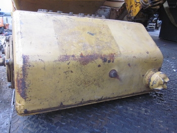 ขาย - ถังไฮโดรลิค ถังโซล่าร์ สำหรับ เครื่องจักรกลหนัก รถดัน แทรกเตอร์ หลายแบบให้เลือก ราคา 1,000 - 1,500 บาท