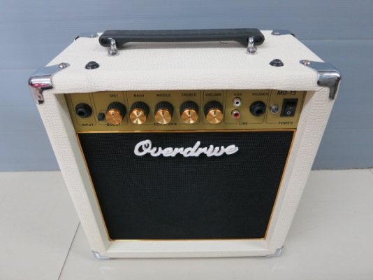 ตู้แอมป์กีต้า Overdrive รุ่น MG-15 สีขาว ของใหม่ เสียงดี ขายถูก