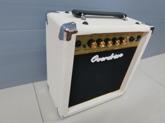 ตู้แอมป์กีต้า Overdrive รุ่น MG-15 สีขาว ของใหม่ เสียงดี ขายถูก