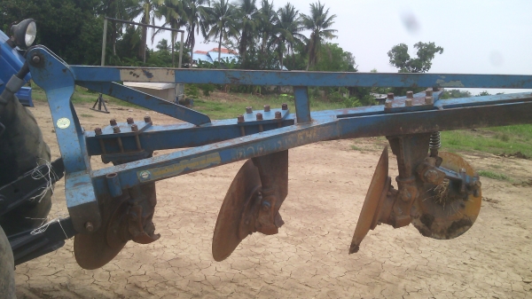 ขายรถไถFORD รุ่น6640  4x4คานหน้าคาลาโล่สวยมีทะเบียนพร้อมใช้งาน0810076640