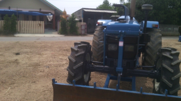 ขายรถไถFORD รุ่น6640  4x4คานหน้าคาลาโล่สวยมีทะเบียนพร้อมใช้งาน0810076640