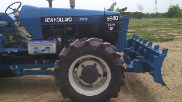 ขายรถไถFORD รุ่น6640  4x4คานหน้าคาลาโล่สวยมีทะเบียนพร้อมใช้งาน0810076640