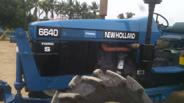 ขายรถไถFORD รุ่น6640  4x4คานหน้าคาลาโล่สวยมีทะเบียนพร้อมใช้งาน0810076640