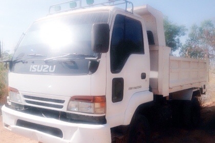 ISUZU DECA NRR 210 HP 6HH1 หกล้อดั๊มพ์ กระบะดั๊มพ์เหล็ก 5 ตันความยาว 3.60 เมตรสภาพดีสวยพร้อมบรรทุกได้เลยครับ เครื่องยนต์แน่นดีแรงดีไม่มีเยิ้ม หัวเก๋งสวยภายในเก๋งคอนโซลครบพร้อม แอร์เย็น พวงมาลัยเพาเวอร์ ระบบเบรคทริ๊ปฟี้ครบครัน ช่วงล่างแน่นดีคัชซีอย่างสวยไม