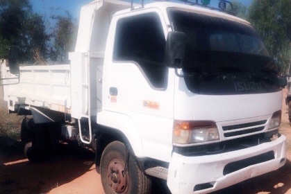 ISUZU DECA NRR 210 HP 6HH1 หกล้อดั๊มพ์ กระบะดั๊มพ์เหล็ก 5 ตันความยาว 3.60 เมตรสภาพดีสวยพร้อมบรรทุกได้เลยครับ เครื่องยนต์แน่นดีแรงดีไม่มีเยิ้ม หัวเก๋งสวยภายในเก๋งคอนโซลครบพร้อม แอร์เย็น พวงมาลัยเพาเวอร์ ระบบเบรคทริ๊ปฟี้ครบครัน ช่วงล่างแน่นดีคัชซีอย่างสวยไม