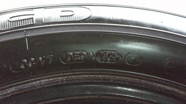 ยาง 205-70R15 MICHELIN XCD ปี0713-4212 (1คู่) ยาง 205-70R15 MICHELIN XCD ปี0713-4212 (1คู่)