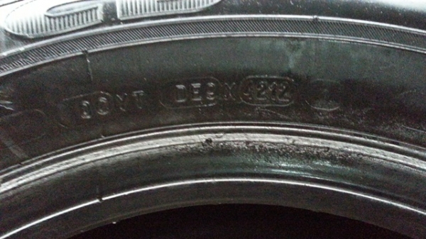 ยาง 205-70R15 MICHELIN XCD ปี0713-4212 (1คู่) ยาง 205-70R15 MICHELIN XCD ปี0713-4212 (1คู่)