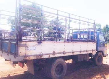 ISUZU NPR 100 HP 4BC2 รถบรรทุกหกล้อ กระบะคอกเหล็กความยาว 4.30 เมตรสภาพดีพร้อมบรรทุกหนักได้เลยครับ เครื่องยนต์แรงดีไม่มีเยิ้มครับ หัวเก๋งสวยไม่มีผุภายในเก๋งคอนโซลสวยครบ พวงมาลัยเพาเวอร์ ช่วงล่างแน่นดีคัชซีสวยไม่แตกไม่บวมเลยครับ ยาง 7.50 ขอบ 16 สภาพดีประมาณ